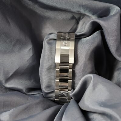 Rolex Datejust 41mm 126300 stainless steel bracelet clasp detail