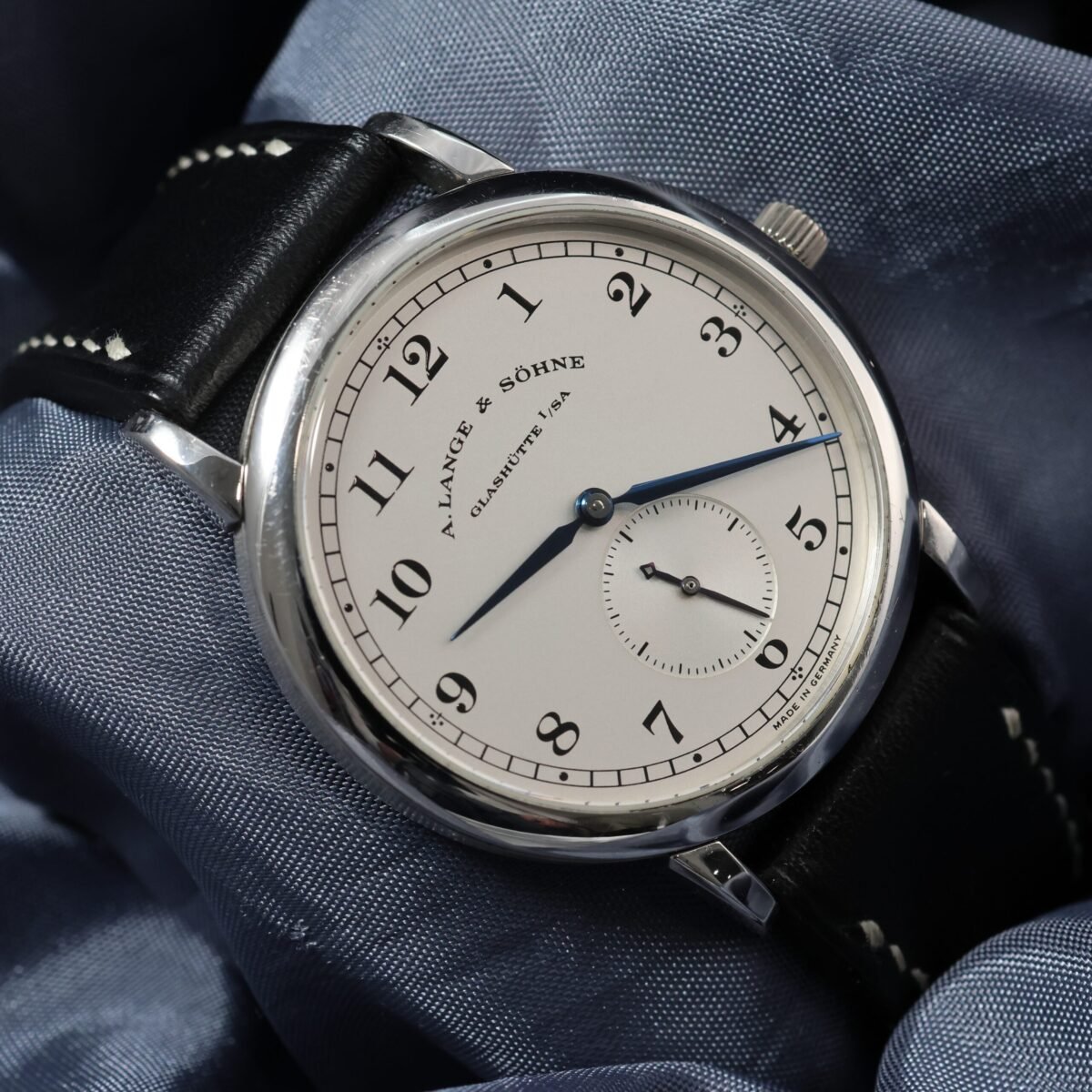 A. Lange and Söhne 1815 Ref. 206.025 case side profile showing slim gold case
