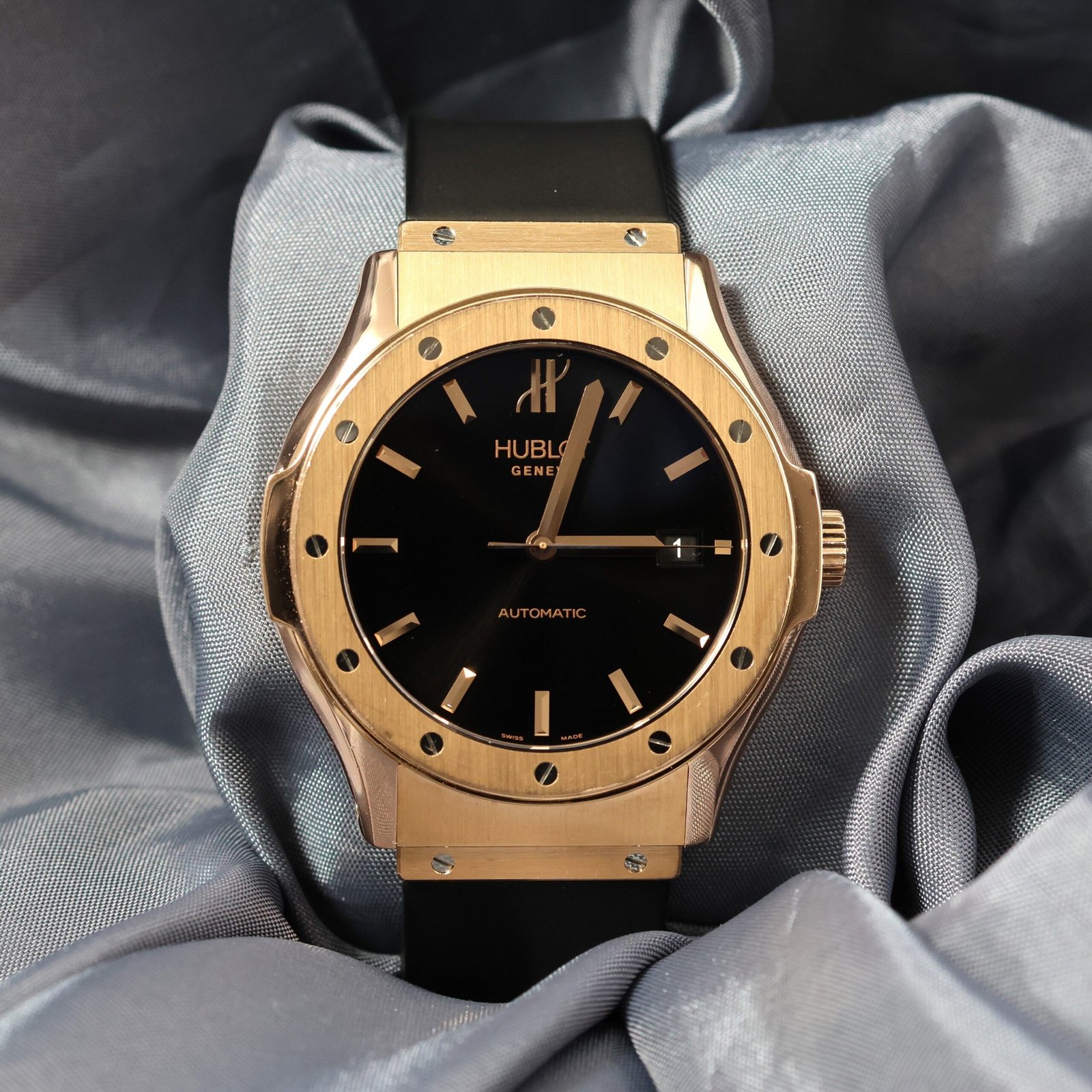 Hublot Classic Tradition 41.5mm Ref. 1915.NE10.8 black dial 18k yellow gold watch front view