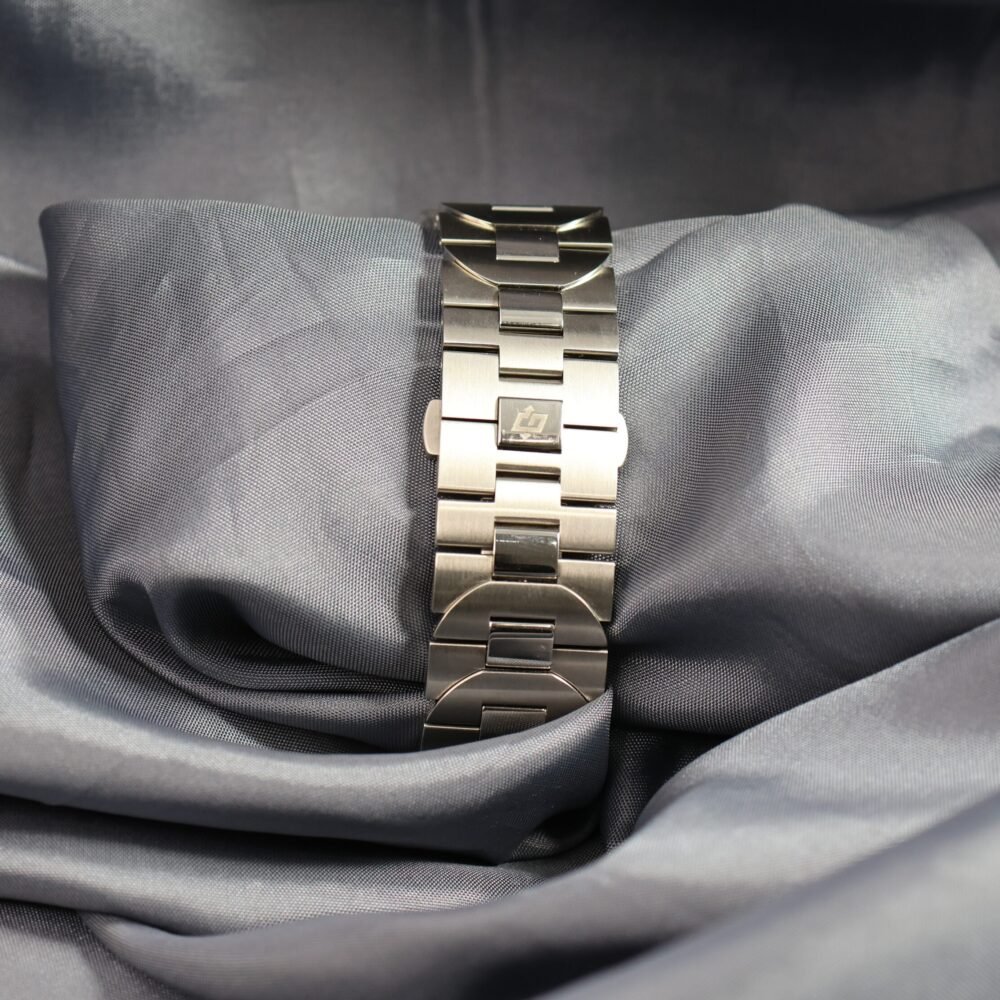 Panerai Luminor 1950 PAM01124 deployant clasp on leather strap