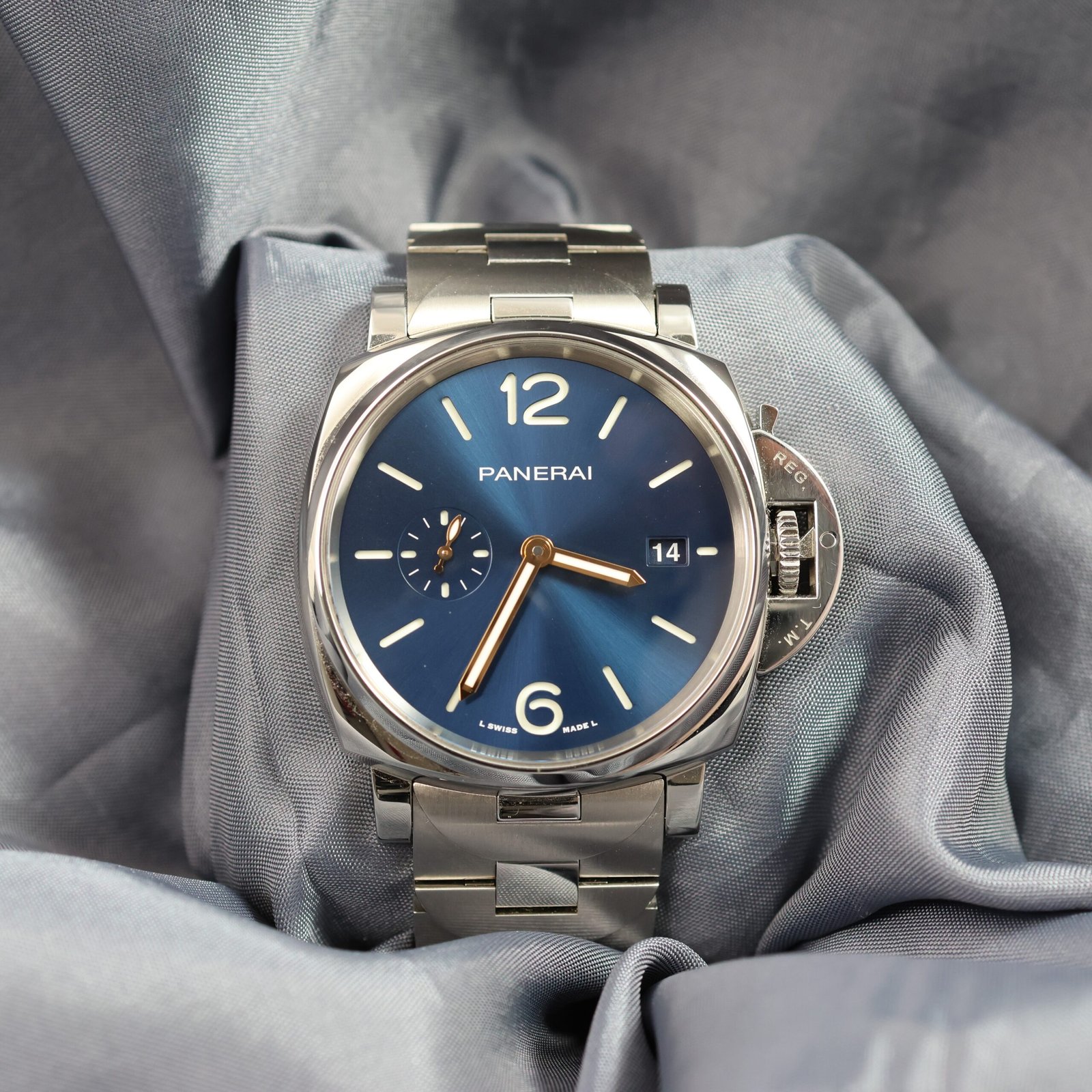 Panerai Luminor 1950 42mm PAM01124 blue dial automatic watch front view