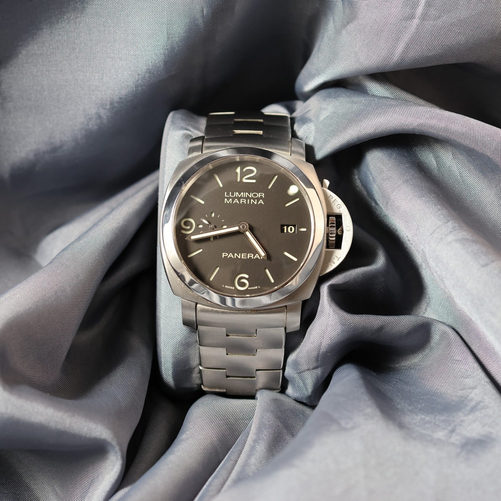 Panerai Luminor 1950 44mm PAM00328 black dial automatic watch front view