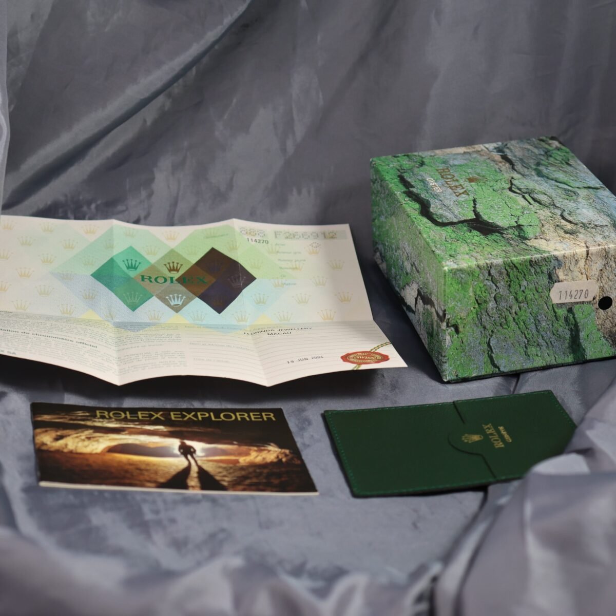 Rolex Explorer 14270 original box warranty papers and accessories