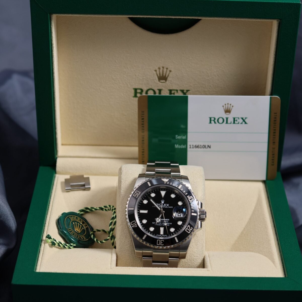 Rolex Submariner Date 40mm 116610LN with original box and papers