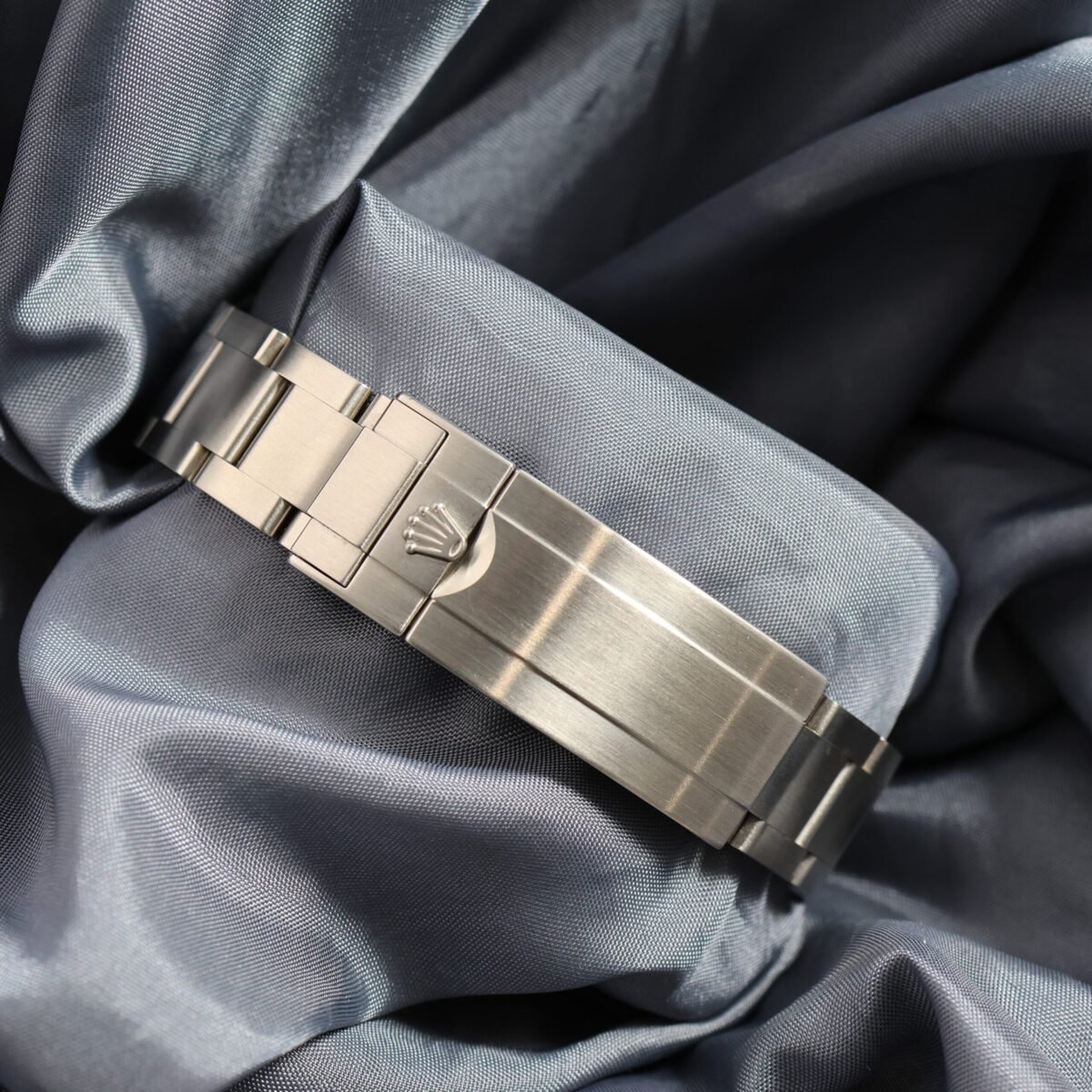 Rolex Submariner 116610LN Oyster bracelet Oysterlock clasp with Glidelock adjustment