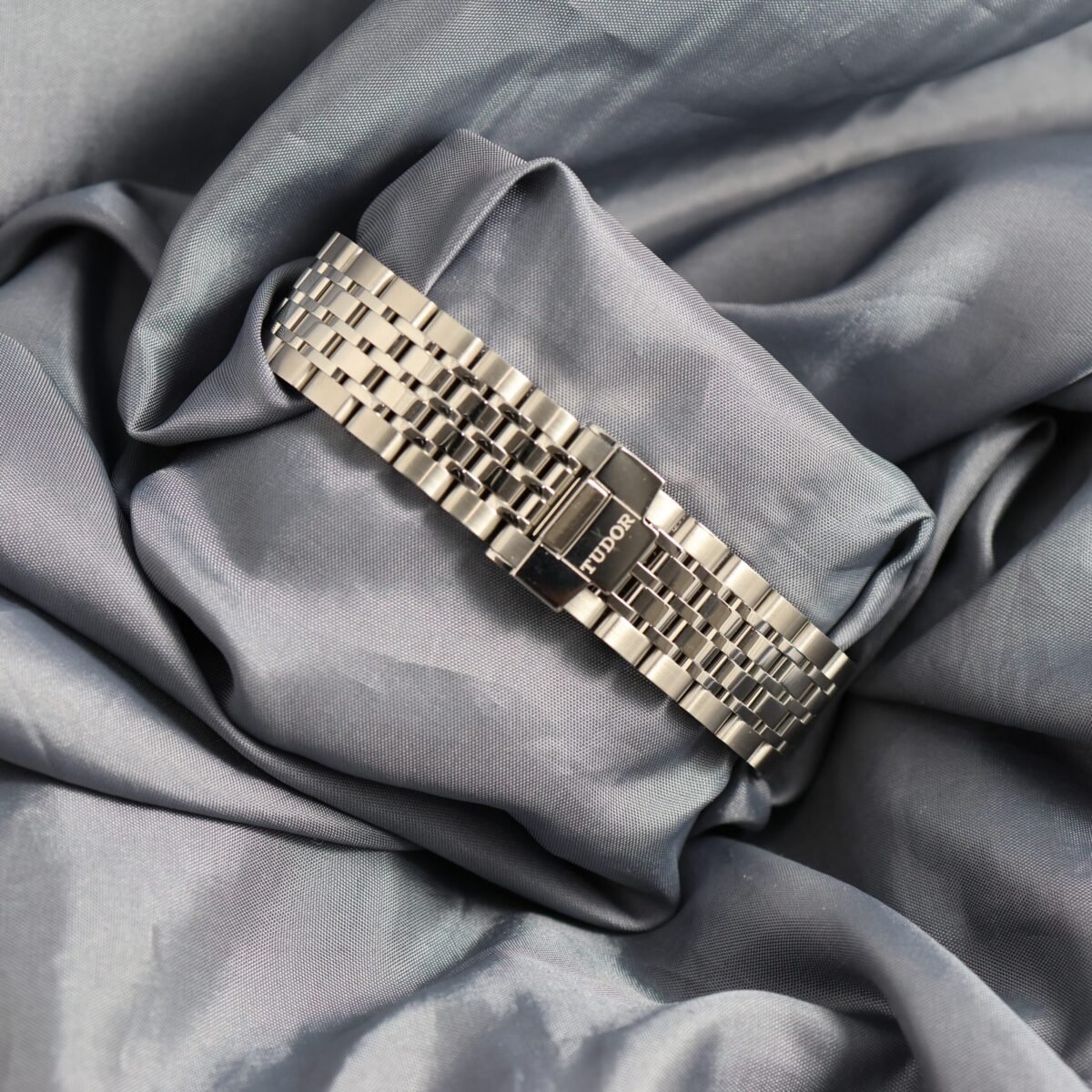 Tudor 1926 Ref. 91560 stainless steel bracelet clasp with TUDOR engraving