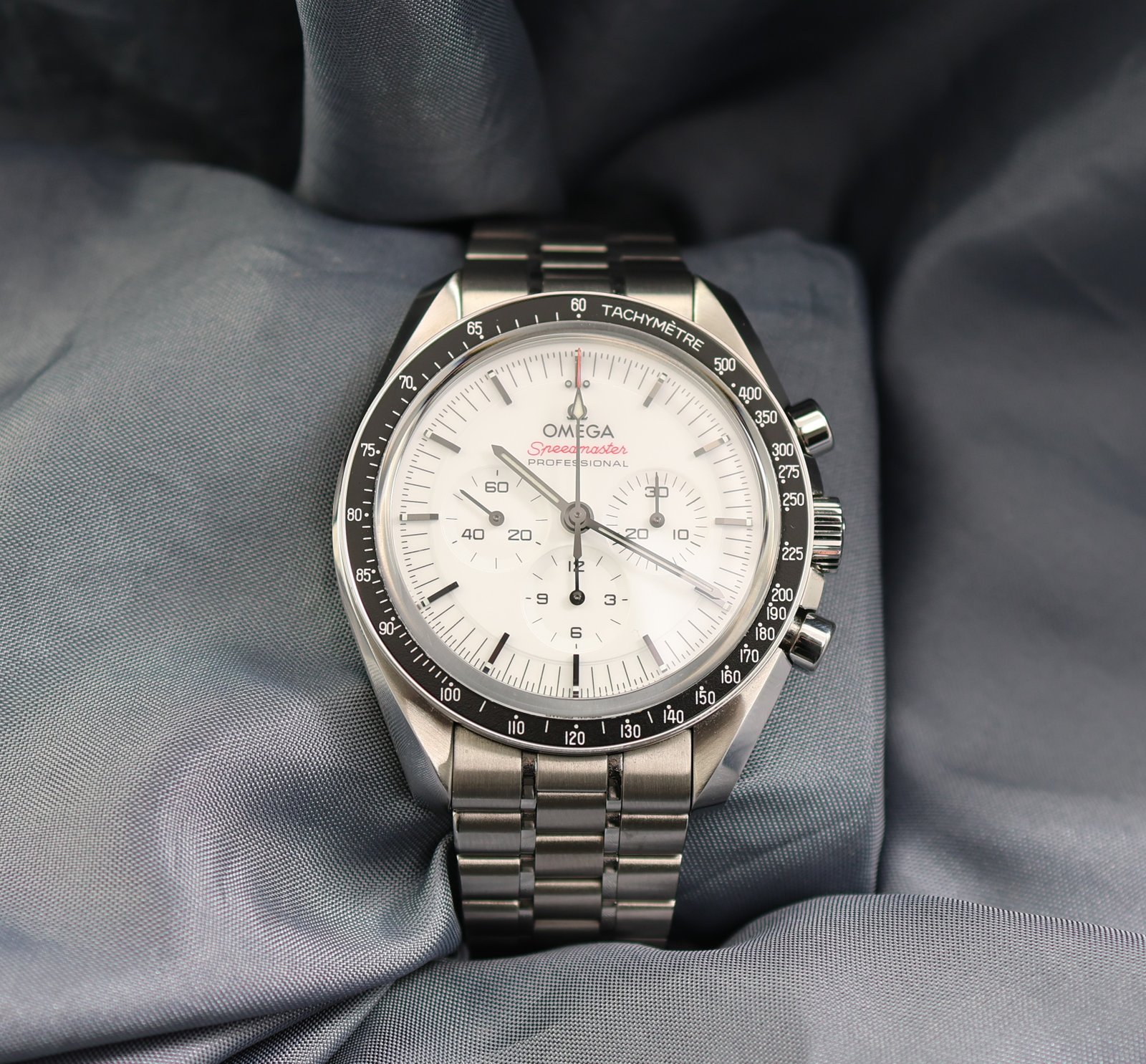 Omega Speedmaster Professional Moonwatch White Dial – Ref. 310.30.42.50.04.001 (2024)